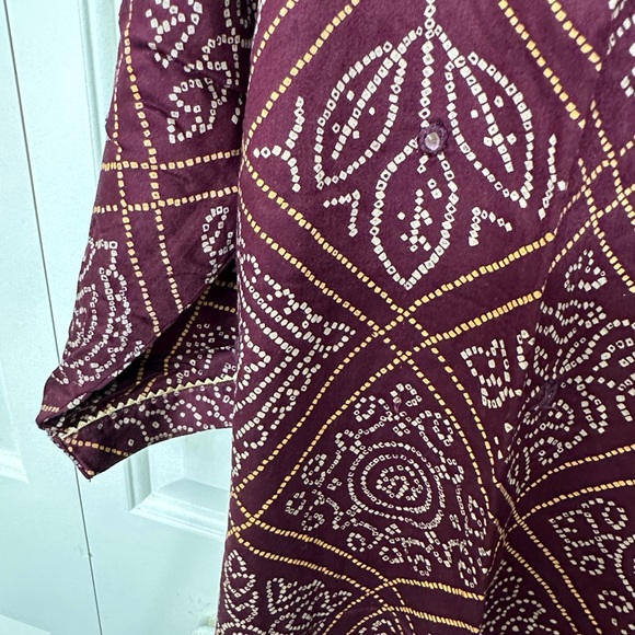 SALE‼️Elegant Maroon Patterned Women's long Tunic. - Picture 4 of 10